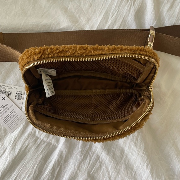 lululemon Everywhere Belt Bag *Fleece 1L Burnt Caramel - Picture 7 of 9
